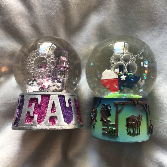 Two mini snow globes - Picture 5 of 7